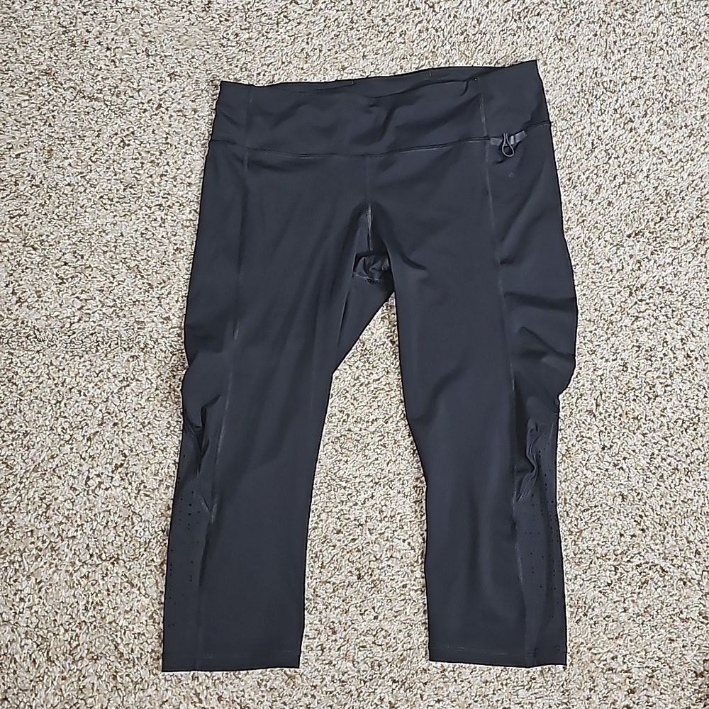 Lululemon Athletica Cropped Perforated leggins